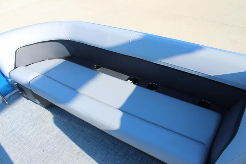 Slide: The Image of Sun Tracker Party Barge 18 DLX 2026 - 14