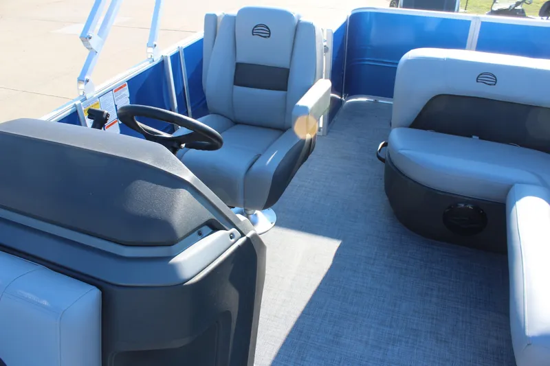 Slide: The Image of Sun Tracker Party Barge 18 DLX 2026 - 15