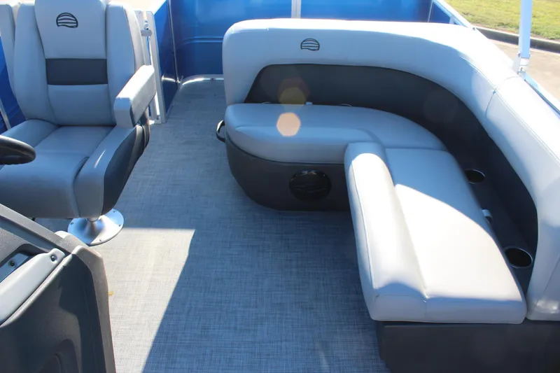 Slide: The Image of Sun Tracker Party Barge 18 DLX 2026 - 16