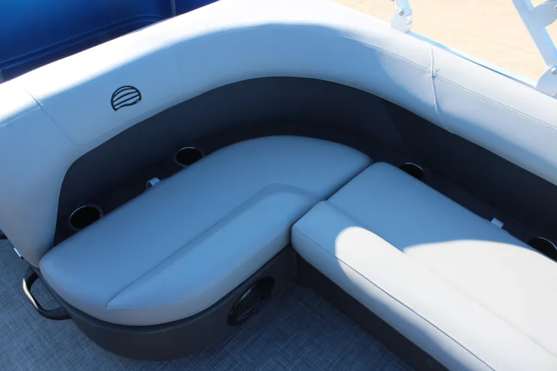 Slide: The Image of Sun Tracker Party Barge 18 DLX 2026 - 17