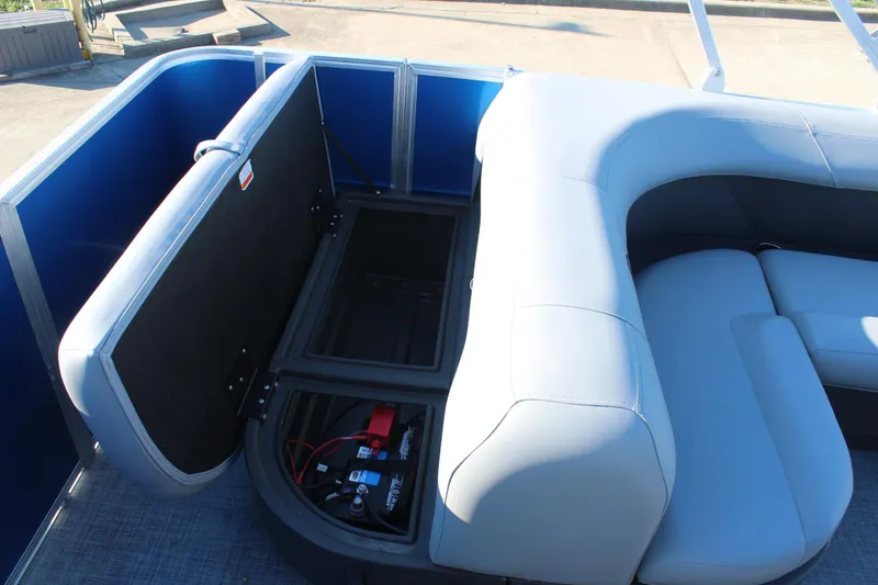 Slide: The Image of Sun Tracker Party Barge 18 DLX 2026 - 20