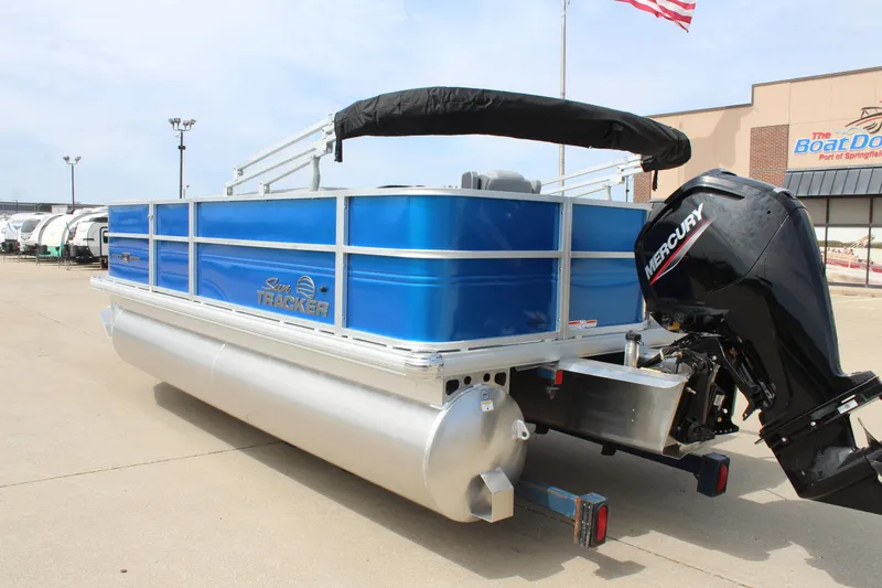 Slide: The Image of Sun Tracker Party Barge 18 DLX 2026 - 6