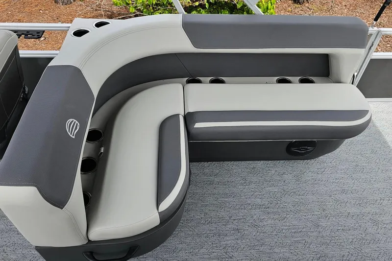 Slide: The Image of 2026 Sun Tracker Bass Buggy 18 DLX pontoon boat with Mercury 75 engine, rear view. - 10