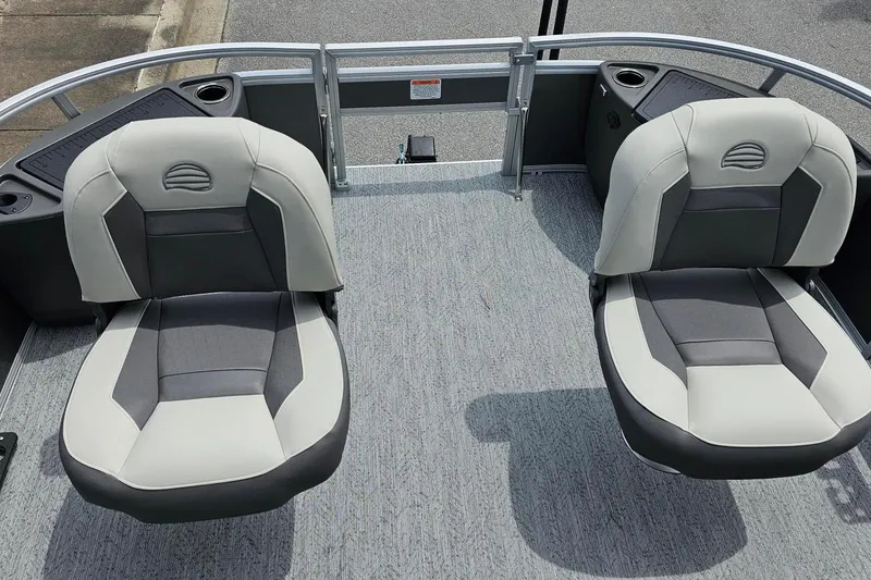 Slide: The Image of 2026 Sun Tracker Bass Buggy 18 DLX pontoon boat on trailer, rear view. - 11