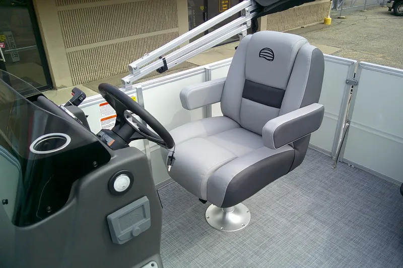 Slide: The Image of Captain's chair on 2026 Sun Tracker Party Barge 16 DLX pontoon boat. - 4