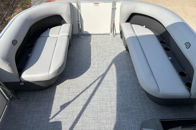 Slide: The Image of Sun Tracker Party Barge 16 DLX 2026 - 3