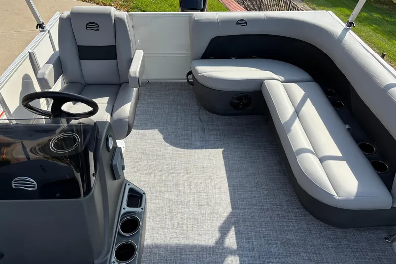 Slide: The Image of Sun Tracker Party Barge 16 DLX 2026 - 4