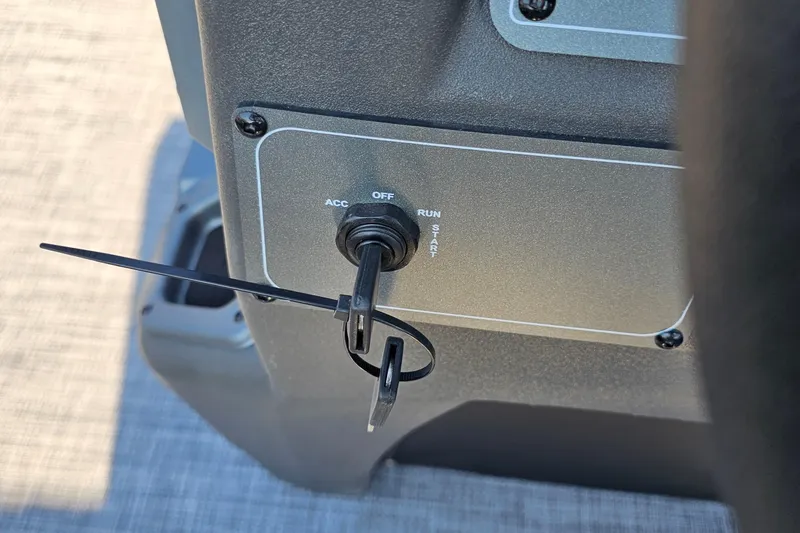 Slide: The Image of Sun Tracker Party Barge 16 DLX 2026 - 10