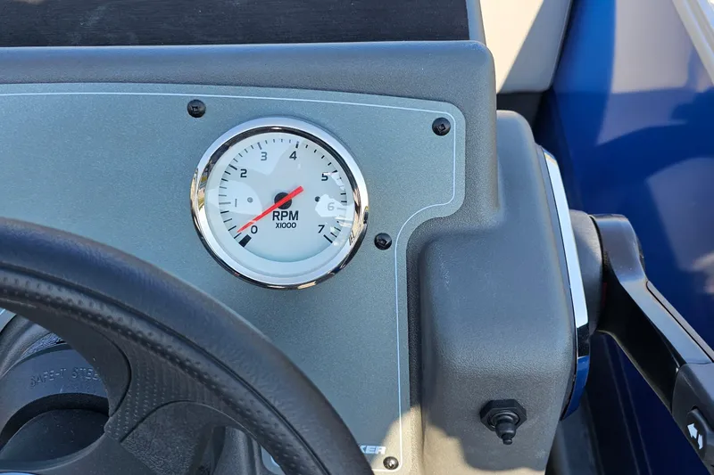 Slide: The Image of Sun Tracker Party Barge 16 DLX 2026 - 11