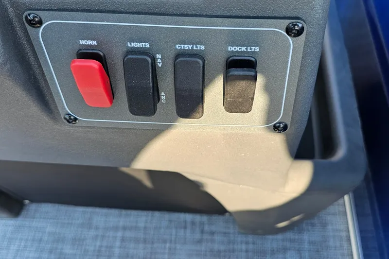 Slide: The Image of Sun Tracker Party Barge 16 DLX 2026 - 12