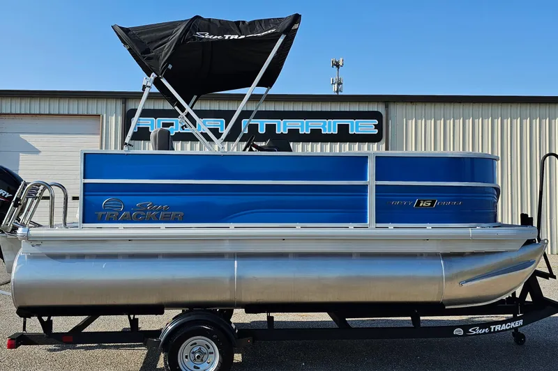 Slide: The Image of Sun Tracker Party Barge 16 DLX 2026 - 4