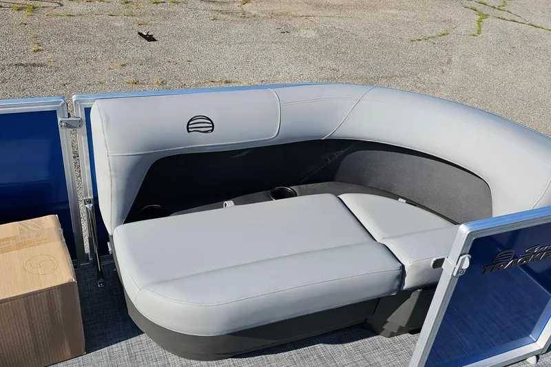 Slide: The Image of Sun Tracker Party Barge 16 DLX 2026 - 6