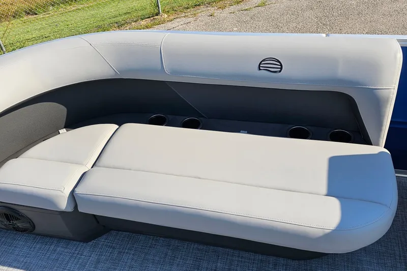 Slide: The Image of Sun Tracker Party Barge 16 DLX 2026 - 7