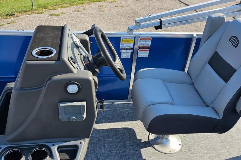 Slide: The Image of Sun Tracker Party Barge 16 DLX 2026 - 8