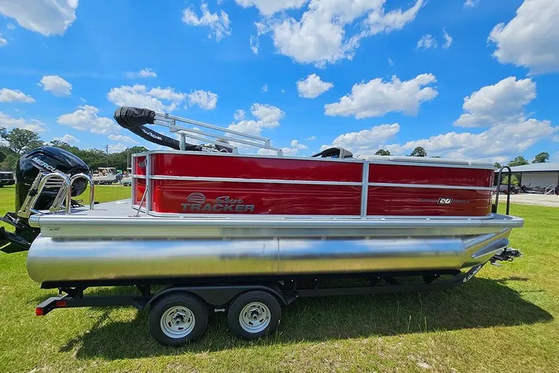 Slide: The Image of Sun Tracker Party Barge 20 DLX 2026 - 7