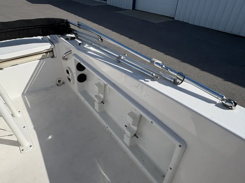 Slide: The Image of NauticStar 191 Hybrid 2022 - 10