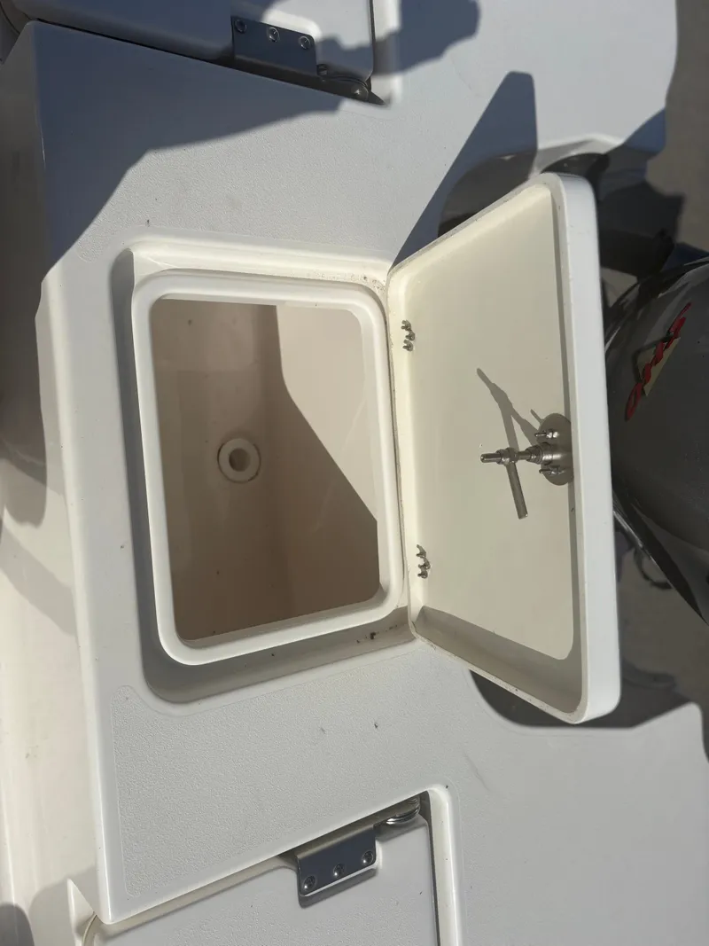 Slide: The Image of NauticStar 191 Hybrid 2022 - 12