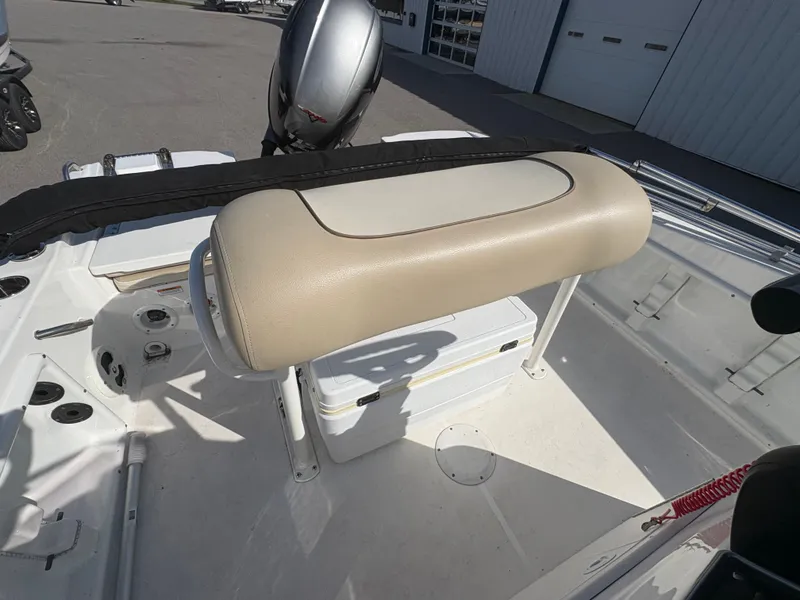 Slide: The Image of NauticStar 191 Hybrid 2022 - 14