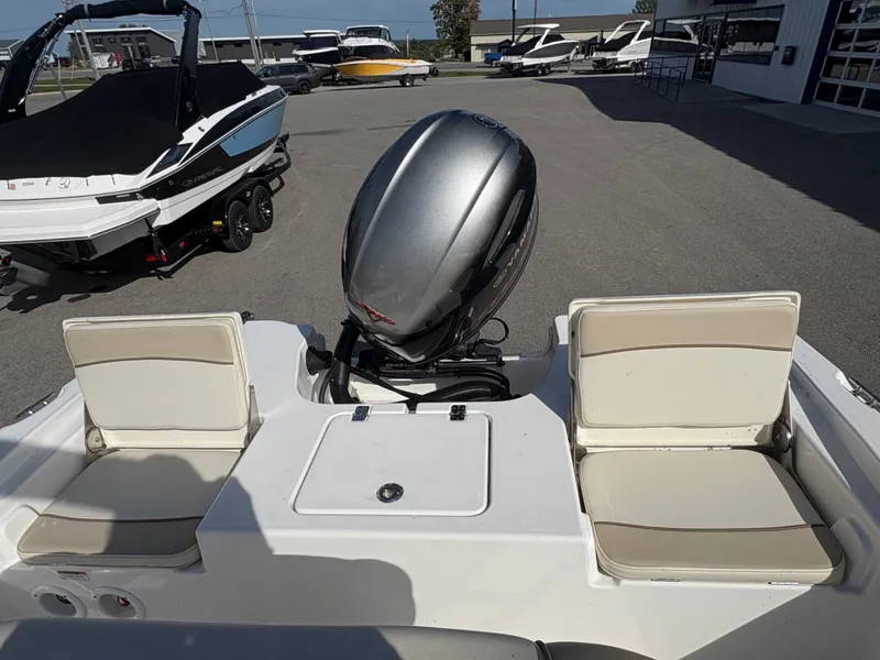 Slide: The Image of NauticStar 191 Hybrid 2022 - 16