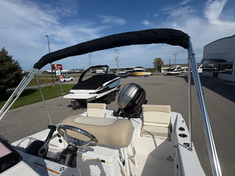 Slide: The Image of NauticStar 191 Hybrid 2022 - 17