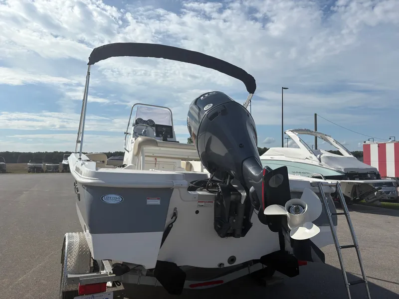 Slide: The Image of NauticStar 191 Hybrid 2022 - 18