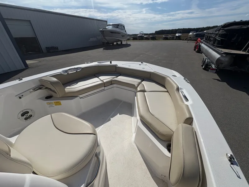 Slide: The Image of NauticStar 191 Hybrid 2022 - 5