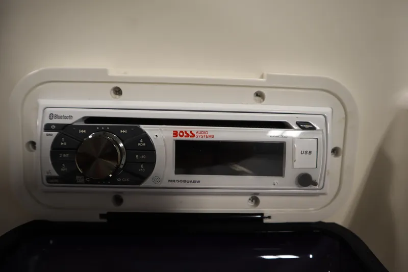Slide: The Image of Audio system with Bluetooth and USB in 2007 Glastron 205 DS boat. - 26