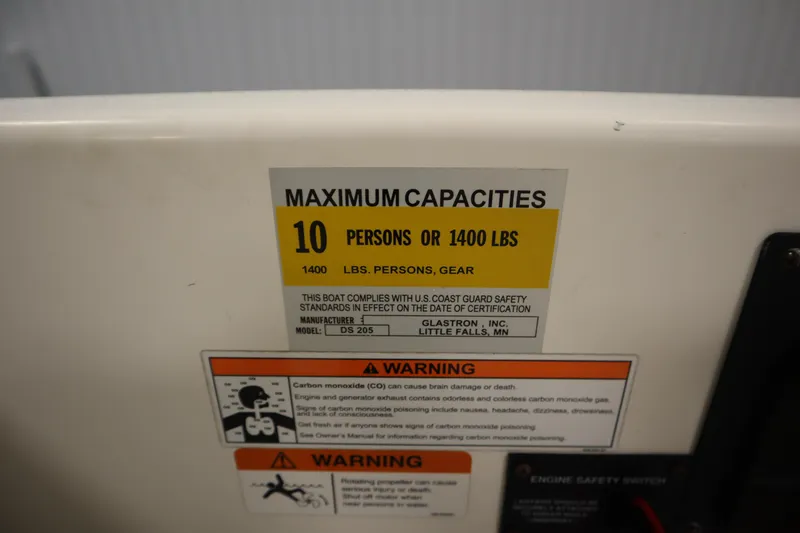 Slide: The Image of 2007 Glastron 205 DS capacity label: 10 persons or 1400 lbs, safety warnings included. - 28