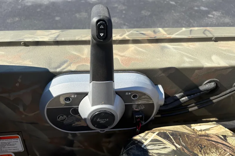 Slide: The Image of 2024 Tracker Grizzly 1754 SC boat throttle control with camouflage design. - 16