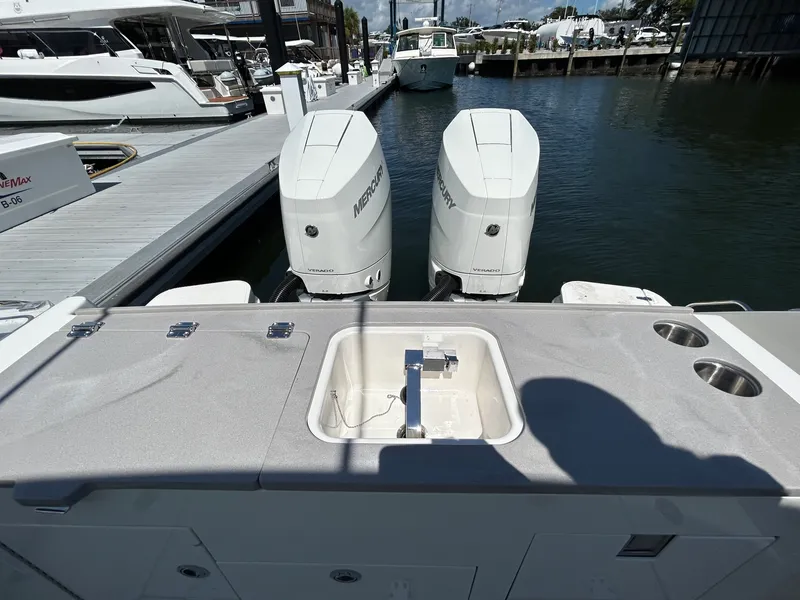 Slide: The Image of Boston Whaler 330 Vantage 2026 - 13