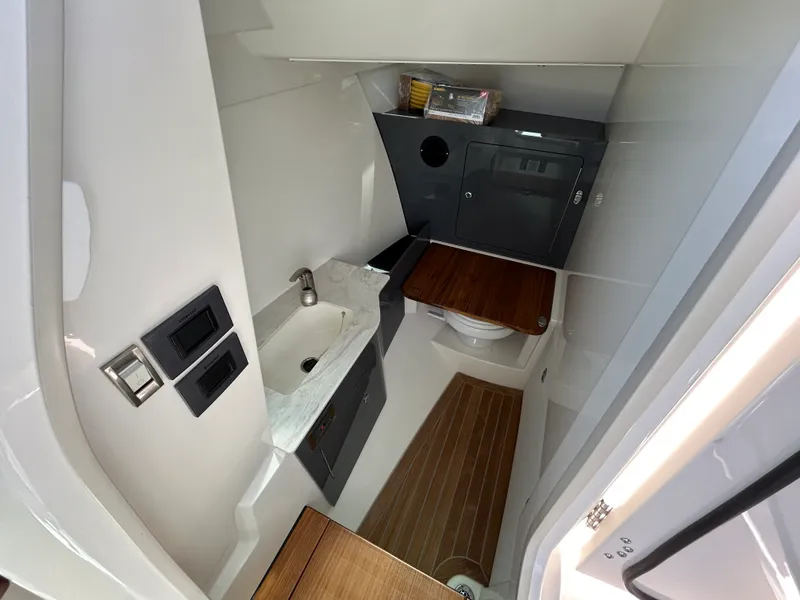 Slide: The Image of Boston Whaler 330 Vantage 2026 - 22