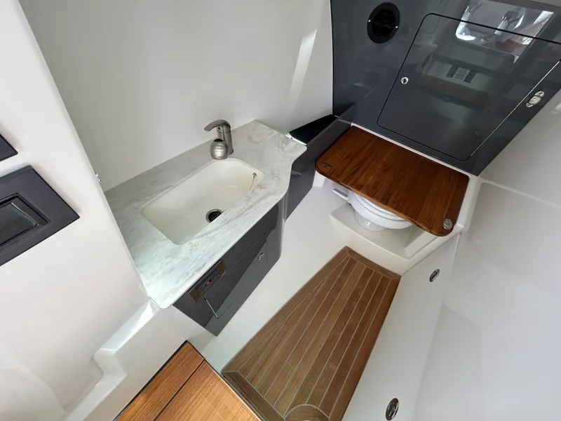 Slide: The Image of Boston Whaler 330 Vantage 2026 - 23