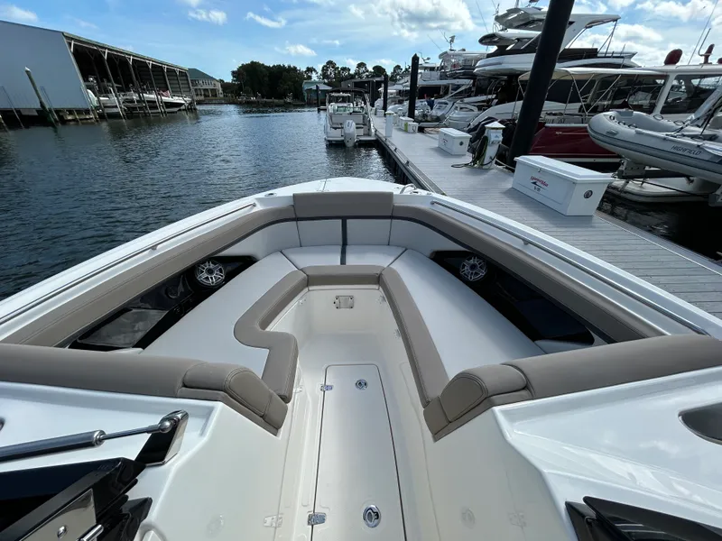 Slide: The Image of Boston Whaler 330 Vantage 2026 - 29