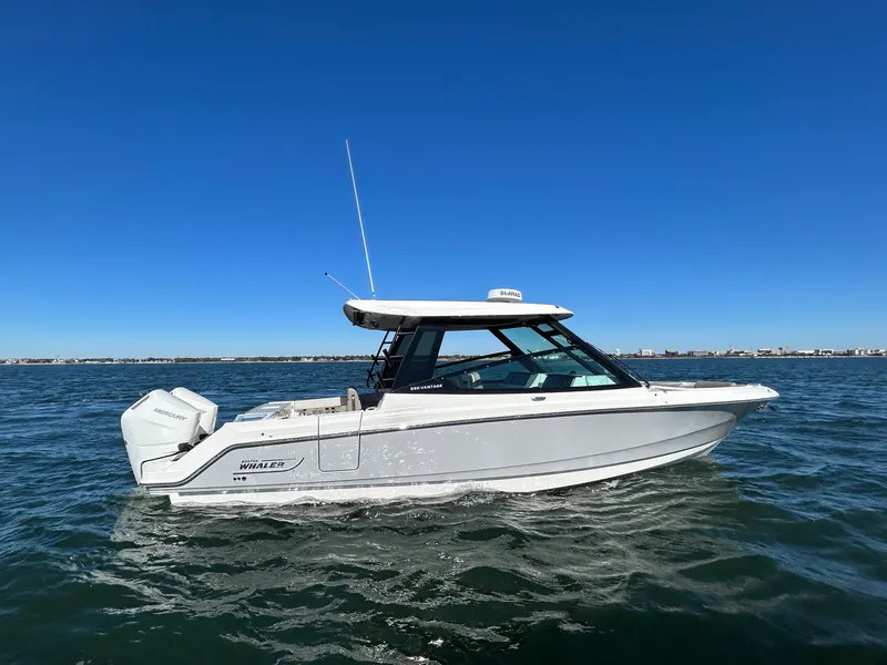 Slide: The Image of Boston Whaler 330 Vantage 2026 - 3