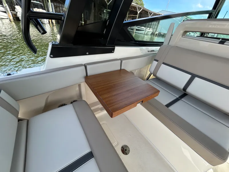 Slide: The Image of Boston Whaler 330 Vantage 2026 - 34