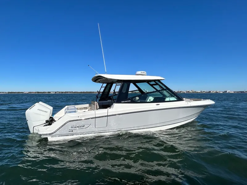 Slide: The Image of Boston Whaler 330 Vantage 2026 - 4
