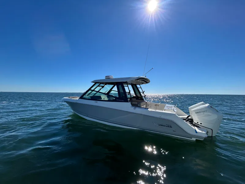 Slide: The Image of Boston Whaler 330 Vantage 2026 - 5