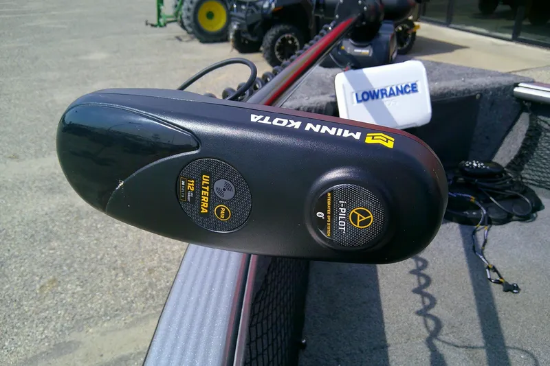 Slide: The Image of Minn Kota Ulterra motor on 2016 Lund 2025 Impact boat, featuring i-Pilot system. - 9