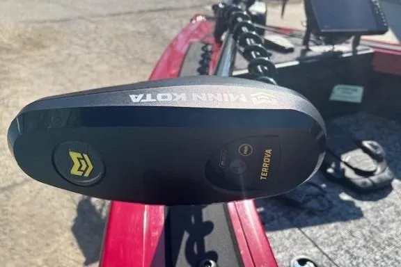 Slide: The Image of Minn Kota Terrova motor on 2025 Tracker Targa V-19 WT Tournament Edition boat. - 8