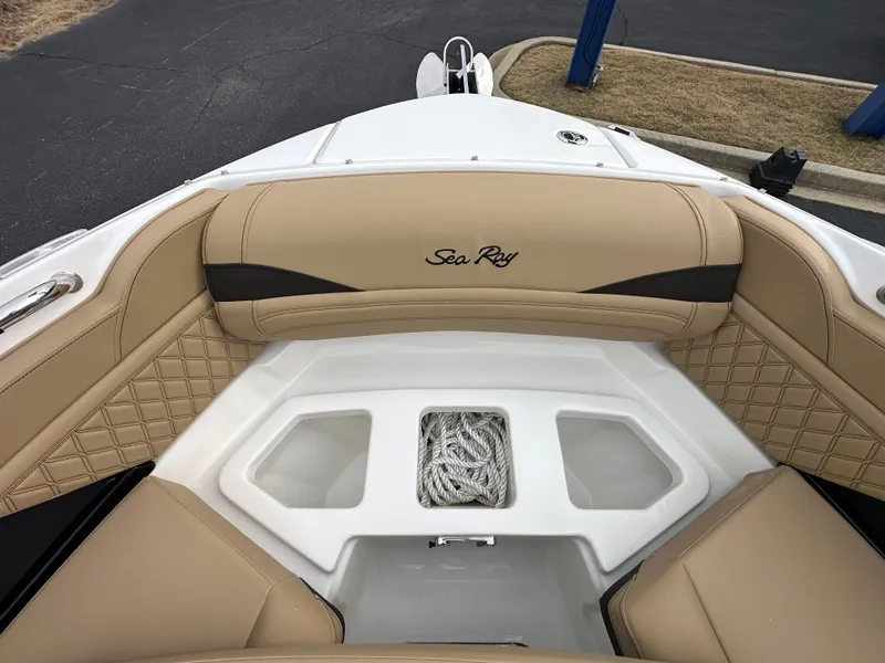 Slide: The Image of Sea Ray SLX 280 2026 - 10