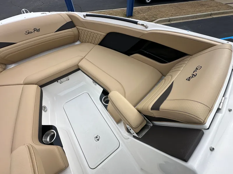 Slide: The Image of Sea Ray SLX 280 2026 - 8