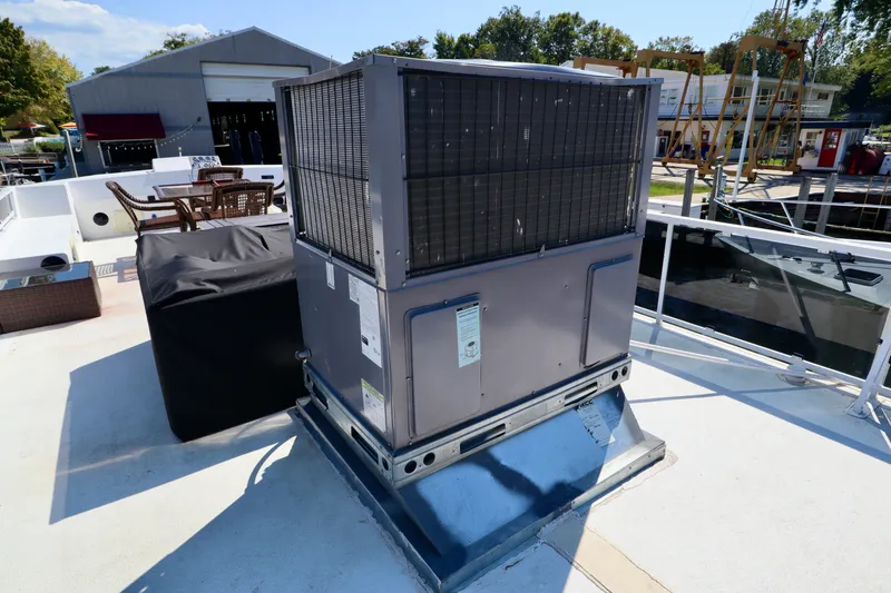 Slide: The Image of Rooftop air conditioning unit on a 1997 Fun Country Forerunner houseboat. - 7