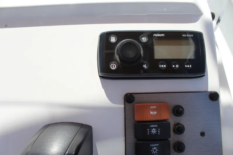 Slide: The Image of Parker 1801 Center Console 2019 - 18