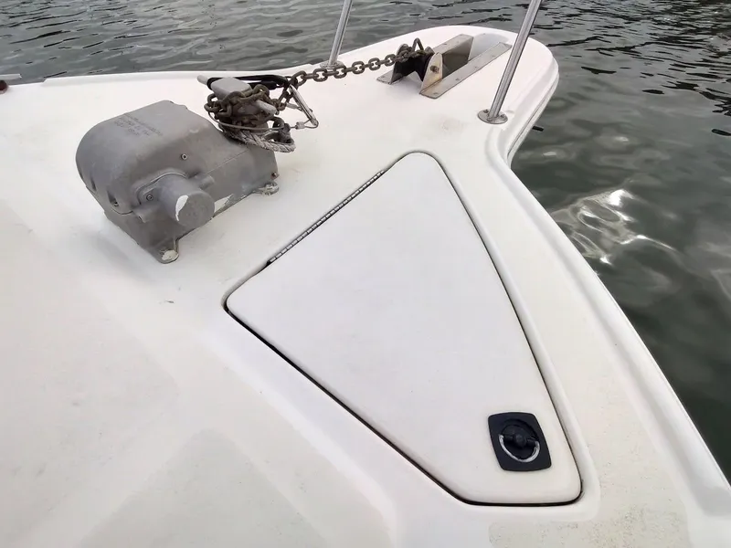 Slide: The Image of Sea Ray 310 Sport Bridge 1992 - 14