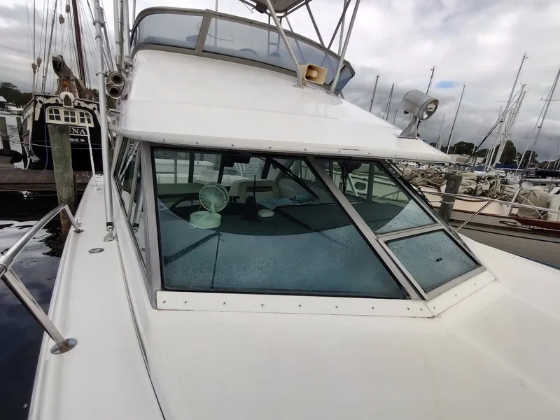 Slide: The Image of Sea Ray 310 Sport Bridge 1992 - 16