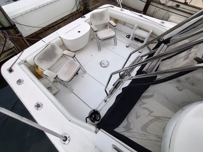 Slide: The Image of Sea Ray 310 Sport Bridge 1992 - 20