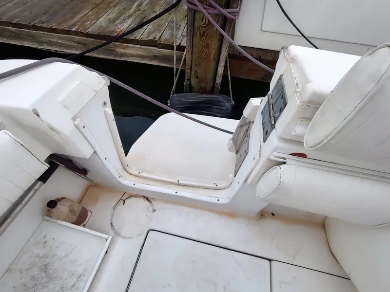 Slide: The Image of Sea Ray 310 Sport Bridge 1992 - 23