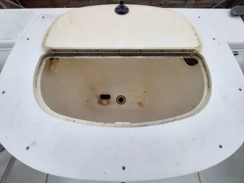 Slide: The Image of Sea Ray 310 Sport Bridge 1992 - 25