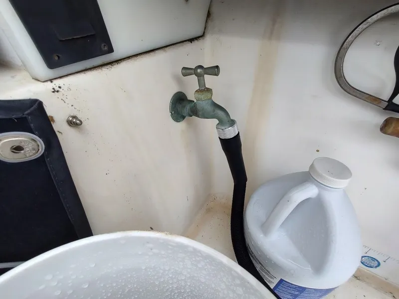 Slide: The Image of Sea Ray 310 Sport Bridge 1992 - 27