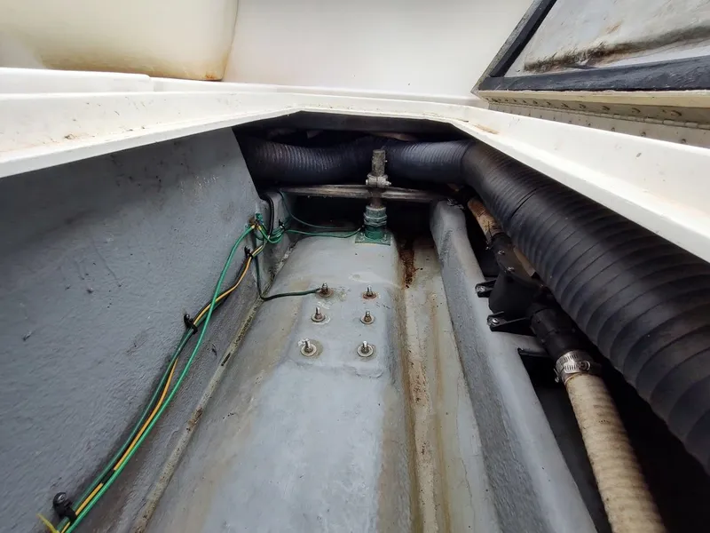 Slide: The Image of Sea Ray 310 Sport Bridge 1992 - 30